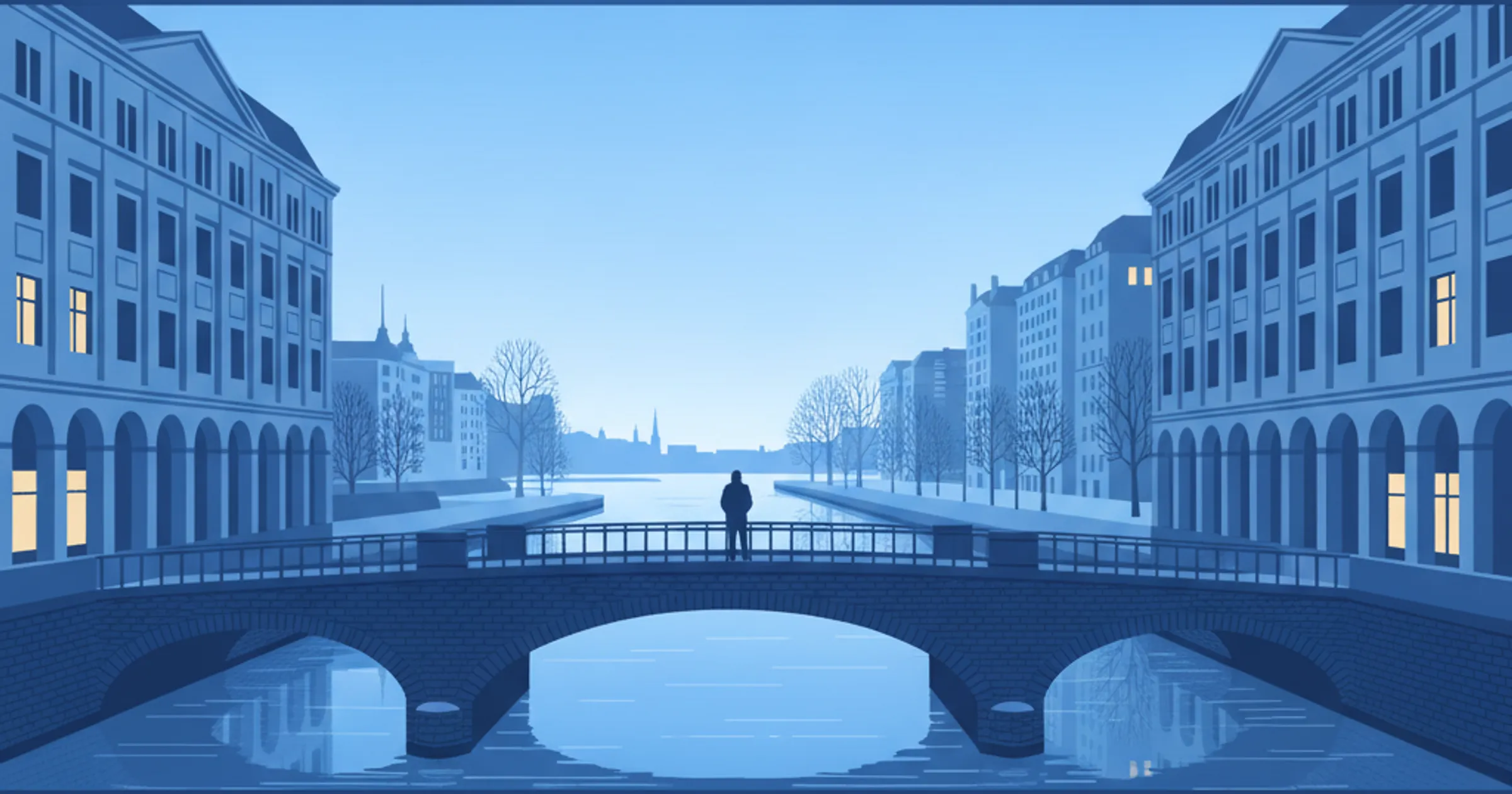 Blick von einer steinernen Brücke über das Alsterfleet, Arkadenhäuser an beiden Ufern, dahinter die offene Alster mit Kirchtürmen am Horizont im Morgenlicht